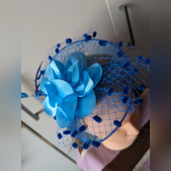 New Blue Floral Fascinator - Picture 5 of 8